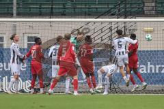 3. Liga; TSV Havelse - FC Ingolstadt 04; Torwart David Klein (47, FCI) rettet und boxt den Ball weg Vinko Šapina (41, FCI) Guiddir Alexander (20 TSV) Benjamin Kanuric (37 FCI)  Tauer Niklas (5 TSV) Nduka Donald (27 TSV) Jasper Maljojoki (23, FCI) Emre Gül