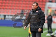 3. Liga; FC Ingolstadt 04 - Rot-Weiss Essen; Cheftrainer New Koschinat (RWE) an der Seitenlinie, Spielerbank