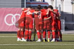 Bayernliga Süd - Saison 2022/2023 - FC Ingolstadt 04 - FC Deisenhofen - Die Mannschaft bildet einen Kreis vor dem Spiel - Foto: Meyer Jürgen