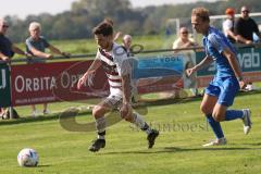 Kreisliga- Saison 2024/25- SV Hundszell - SV Kasing -  - Mathias Neumayer weiss Kasing - Stefan Härdl blau Hundszell - Foto: Meyer Jürgen