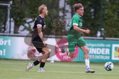 Bezirksliga - Saison 2025/26 - FC Gerolfing - VFR Garching - Timo Kraus grün Gerolfing im Alleingang - Staas Mitko schwarz Garching - Foto: Meyer Jürgen