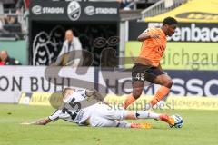 3. Liga; SV Sandhausen - FC Ingolstadt 04; Zweikampf Kampf um den Ball Bryang Kayo (48, FCI) Mühling Alexander (15 SVS)