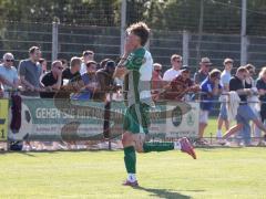 Relegation - Saison 2025/26 - SV Karlskron - FC Geisenfeld - Johannes Lehner TW Karlskron  - Kilian Thunig grün Geisenfeld vergibt einen 100% Torschance - Foto: Meyer Jürgen