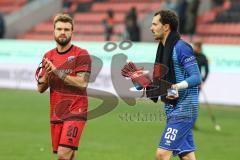 3. Liga; FC Ingolstadt 04 - Rot-Weiss Essen; Niederlage, hängende Köpfe, Spiel ist aus, Spieler bedanken sich bei den Fans Yannick Deichmann (20, FCI) Torwart Kai Eisele (25, FCI)