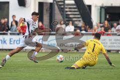 Toto-Pokal - VfB Forstinning - FC Ingolstadt 04; Emre Gül (5, FCI) überläuft TW Heidfeld, Michael (1) und Tor Jubel Treffer zum 1:3
