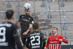 3. Liga; FSV Zwickau - FC Ingolstadt 04; Zweikampf Kampf um den Ball Kopfball Rico Preißinger (6, FCI)