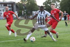 Toto-Pokal - VfB Forstinning - FC Ingolstadt 04; Zweikampf Kampf um den Ball Obed Ugondu (17, FCI)