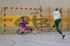 Lotto Bayern Hallencup - Saison 2024/25 - Türkisch SV Ingolstadt - SV Manching - Finale - 6 meter schiessen - Timur Oguz grün Manching - Tobias Gooss TW Türkisch - Foto: Meyer Jürgen