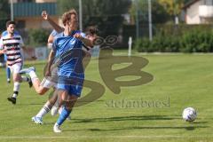 Kreisliga- Saison 2024/25- SV Hundszell - SV Kasing -  - Noah Kamenjasevic weiss Kasing - David Weixler blau Hundszell - Foto: Meyer Jürgen