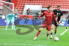 3. Liga; FC Ingolstadt 04 - TSV Havelse; Zweikampf Kampf um den Ball Julian Kügel (29, FCI) Belkahia Semi (6 TSV)