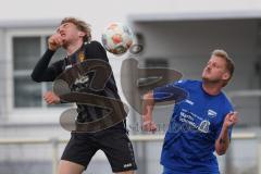 Kreisklasse - Saison 2025/26- TSV Großmehring - ST Scheyern - Leon Huber schwarz Scheyern - Maximilian Samweber blau Großmehring - Foto: Meyer Jürgen