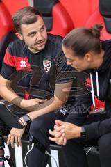 3. Liga; FC Ingolstadt 04 - SV Waldhof Mannheim; vor dem Spiel Besprechung Co-Trainer Fabian Reichler (FCI) Cheftrainerin Sabrina Wittmann (FCI)