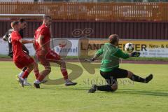 Kreispokal - Saison 2025/26- SV Eitensheim- TSV Gaimersheim  - Mathias Ernst rot Eitensheim - Domenic Raimann schwarz Gaimersheim - Florian Trini rot #4 Eitensheim - Lukas Strasser Torwart Eitensheim - Foto: Meyer Jürgen