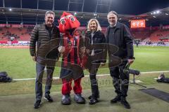 3. Liga; FC Ingolstadt 04 - Alemannia Aachen; Gäste im Stadion, Audi Vorstandsvorsitzender Dr. Gernot Zöllner, Maskottchen Schanzi, Dr. Ute Röding (Audi) Geschäftsführers Dietmar Beiersdorfer (FCI Sport Kommunikation)