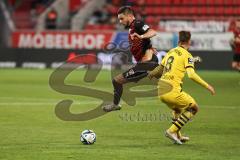 3. Liga; FC Ingolstadt 04 - Borussia Dortmund II; Zweikampf Kampf um den Ball Pascal Testroet (37, FCI) Roggow Franz (8 BVB2)