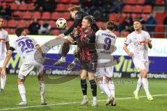 3. Liga; FC Ingolstadt 04 - VfL Osnabrück; Ecke Zweikampf Kampf um den Ball Dennis Borkowski (7, FCI) Simon Lorenz (32, FCI) Engelhardt Erik (9 VFLO) Gnaase Dave (26 VFLO)