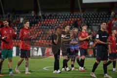 3. Liga - Saison 2025/26 - VFB Stuttgart II - FC Ingolstadt 04  - Die Mannschaft bedankt sich bei den Fans - Cheftrainerin Sabrina Wittmann (FC Ingolstadt 04) - Foto: Meyer Jürgen