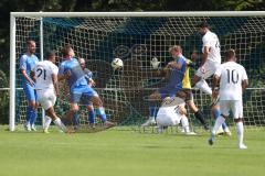 Kreisliga - Saison 2024/25- TSV Ober./Unterh.stadt - SV Hundszell-  - Manuel Hunner weiss Oberh.stadt mit einer Torchance -  - Frederik Bezdeka Torwart Hundszell - Foto: Meyer Jürgen