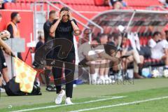 3. Liga; FC Ingolstadt 04 - TSV 1860 München; Cheftrainerin Sabrina Wittmann (FCI) an der Seitenlinie, Spielerbank fasst sich an den Kopf