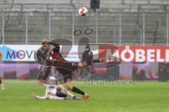 2.BL; FC Ingolstadt 04 - Erzgebirge Aue; Zweikampf Kampf um den Ball Visar Musliu (16, FCI)