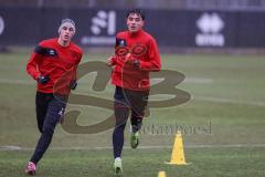 3. Liga; FC Ingolstadt 04 - Trainingsauftakt nach Winterpause; Lauf Challenge, Emre Gül (5, FCI) Deniz Zeitler (38, FCI)