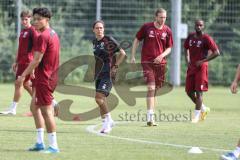 3. Liga; FC Ingolstadt 04 - Trainingsauftakt nach Sommerpause; Cheftrainerin Sabrina Wittmann (FCI) Jongmin Seo (7, FCI) Vinko Šapina (41, FCI)