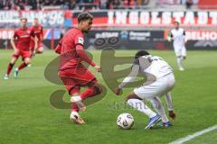 3. Liga; FC Ingolstadt 04 - SV Waldhof Mannheim; Zweikampf Kampf um den Ball Yann Sturm (7, FCI) Ba Sanoussy (25 SVWM)