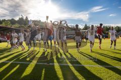 Toto-Pokal Finale; Würzburger Kickers - FC Ingolstadt 04; Sieg Jubel Freude Toto-Pokalsieg Fan Fankurve Banner Fahnen Spruchband Spieler bedanken sich bei den Fans Tanz