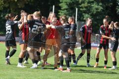 *** 2. Bundesliga Frauen - Saison 2025/26 - FC Ingolstadt 04 Frauen - Victoria Berlin - Die Spielerinnen klatschen sich ab vor dem Spiel - XXXXX - Foto: Meyer Jürgen
