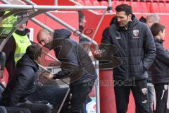3. Liga; FC Ingolstadt 04 - Rot-Weiss Essen; Diskussion an der Bank, Cheftrainer Guerino Capretti (FCI) Co-Trainer Maniyel Nergiz (FCI) Co-Trainer Thomas Karg (FCI)