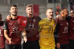 3. Liga; FC Ingolstadt 04 - SSV Ulm 1846; Sieg Jubel Freude 4:0, Spieler bedanken sich bei den Fans. Lukas Fröde (34, FCI) Julian Kügel (31, FCI) Torwart Marius Funk (1, FCI) Leon Guwara (6, FCI)