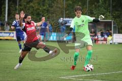 Kreisliga - Saison 2026/27- Türkisch SV Ingolstadt - SV Hundszell - Hakan Düzgün rot Türkisch  - Lucas Steinbach TW Hundszell  - Foto: Meyer Jürgen