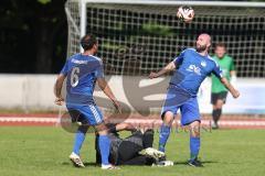 Kreisklasse - Saison 2025/26- TSV Ingolstadt Nord - FC Arnsberg - Kilian Hackner blau Arnsberg - Valjdrin Stafa schwarz Ing Nord am Boden - Foto: Meyer Jürgen