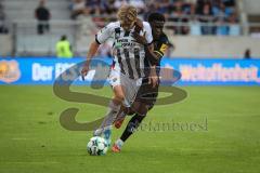 3. Liga - Saison 2026/27 - 1. FC Saarbrücken - FC Ingolstadt 04  - Max Plath (Nr.14 - FCI) - Kelsey Owusu (Nr.31 - Saarbrücken) - Foto: Meyer Jürgen