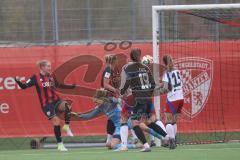 2. Bundesliga Frauen - Saison 2024/25 - FC Ingolstadt 04 Frauen - HSV - Nina Penzkofer (Nr.29 - FCI Frauen) mit einer Torchance nach dem Freistoss von Katharina Krist (Nr.14 - FCI Frauen) - Schuldz Inga Torwart HSV - Foto: Meyer Jürgen