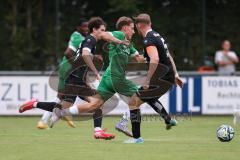 Bezirksliga - Saison 2025/26 - FC Gerolfing - VFR Garching - Timo Kraus grün Gerolfing im Alleingang - Oliver Stefanovic schwarz Garching - Foto: Meyer Jürgen