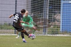 2. Bundesliga Frauen - Saison 2025/26 - FC Ingolstadt 04 Frauen - FCB München II - Annika Kömm (Nr.25 - FC Ingolstadt Frauen I) vergibt eine 100% Torchance - Klink Anna TW FCB - XXXXX - Foto: Meyer Jürgen