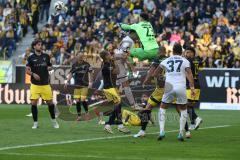 3. Liga - Saison 2024/25 - Alemannia Aachen - FC Ingolstadt 04  - Simon  Lorenz (Nr.32 - FCI) - Torwart Elias Bördner (Nr.23 - Alemannia Aachen) - Foto: Meyer Jürgen