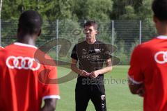 Bayernliga - Saison 2023/2024 - FC Ingolstadt 04 II - U21 - Trainingsauftakt - Cheftrainer Thomas Karg (FCI II) gibt Anweisungen - Foto: Meyer Jürgen