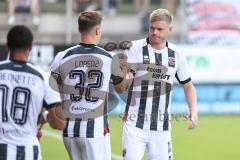 Toto Pokal; FC Memmingen - FC Ingolstadt 04, 2. Runde; klatschen ab Simon Lorenz (32, FCI) Lars Lokotsch (13, FCI)