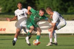 Testspiel - Saison 2025/26 - SV Manching - TSV Gaimersheim - Sebastian Graßl (Nr.10 - SV Manching) - Simon Bellinghausen (Nr.15 - TSV Gaimersheim) - Nicolae Nechita (Nr.19 - TSV Gaimersheim) - Foto: Meyer Jürgen