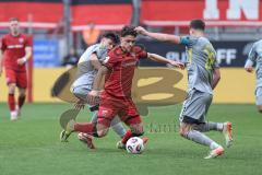 3. Liga; FC Ingolstadt 04 - Alemannia Aachen; Zweikampf Kampf um den Ball Dennis Kaygin (10, FCI) Wiebe Danilo (28 AA)  Ademi Faton (36 AA)