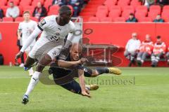 3. Liga; FC Ingolstadt 04 - SpVgg Unterhaching; Zweikampf Kampf um den Ball Daouda Beleme (9, FCI) Stiefler Manuel (8 SpVgg)