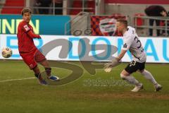 3. Liga - Saison 2025/26 - FC Ingolstadt 04 - Energie Cottbus - Yann Sturm (Nr.7 - FCI) - Marius  Funk (Nr.33 - FC Energie Cottbus) - Foto: Meyer Jürgen