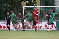 Bezirksliga - Saison 2025/26 - FC Gerolfing - VFR Garching - Den Lovric grün Gerolfing -Korbinian Dietrich Torwart Garching Foto: Meyer Jürgen