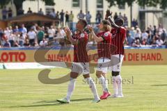 Toto-Pokal; Finale; FV Illertissen - FC Ingolstadt 04; Spieler bedanken sich bei den Fans Akoto Michael (22 DD) Meier Jonathan (8 DD) Hauptmann Niklas (27 DD)