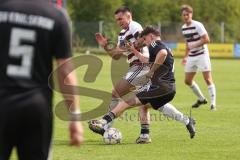 Kreisliga - Saison 2025/26- SV Karlskron - SV Kasing - Patrick Rzepka weiss Kasing - Paul Dorschner schwarz Karlskron   - Foto: Meyer Jürgen