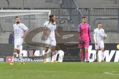 3. Liga - Dynamo Dresden - FC Ingolstadt 04 - Tor für Dresden, hängende Köpfe bei Ingolstadt Björn Paulsen (4, FCI) Torwart Fabijan Buntic (24, FCI) Marcel Gaus (19, FCI) Marc Stendera (10, FCI)