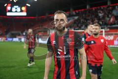 3. Liga; FC Ingolstadt 04 - Borussia Dortmund II; Sieg Jubel Freude Spieler bedanken sich bei den Fans David Kopacz (29, FCI)