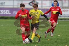 Kreisliga - Saison 2024/25- TSV Kösching - FC Hitzhofen/Oberzell - Maximilian Eichlinger gelb Hitzhofen - Mark Kocima rot Kösching - Foto: Meyer Jürgen